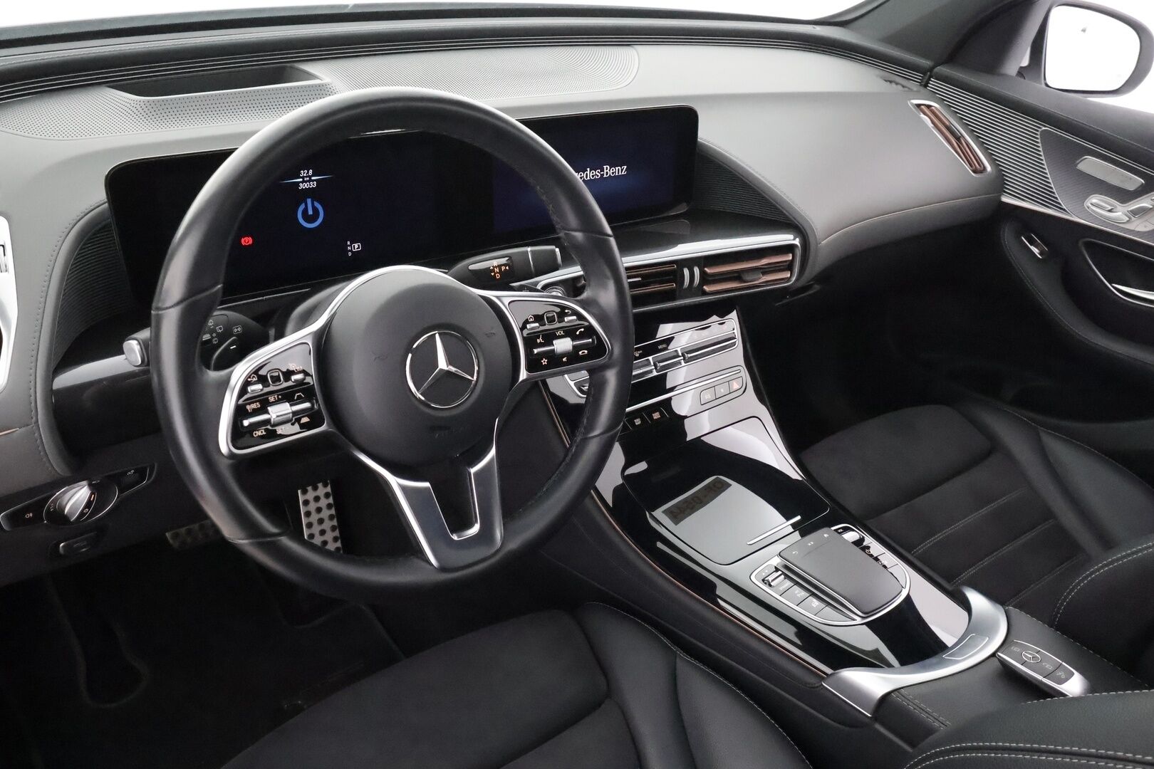 MERCEDES-BENZ EQC 2023 400 4Matic AMG - | Lasikattoluukku | Koukku | ILP | Distronic | 360 | Comfort-istuimet Muistilla | HUD | LED | Navi | Kaistavahti | Keyless | 2x Latauskaapelit | 