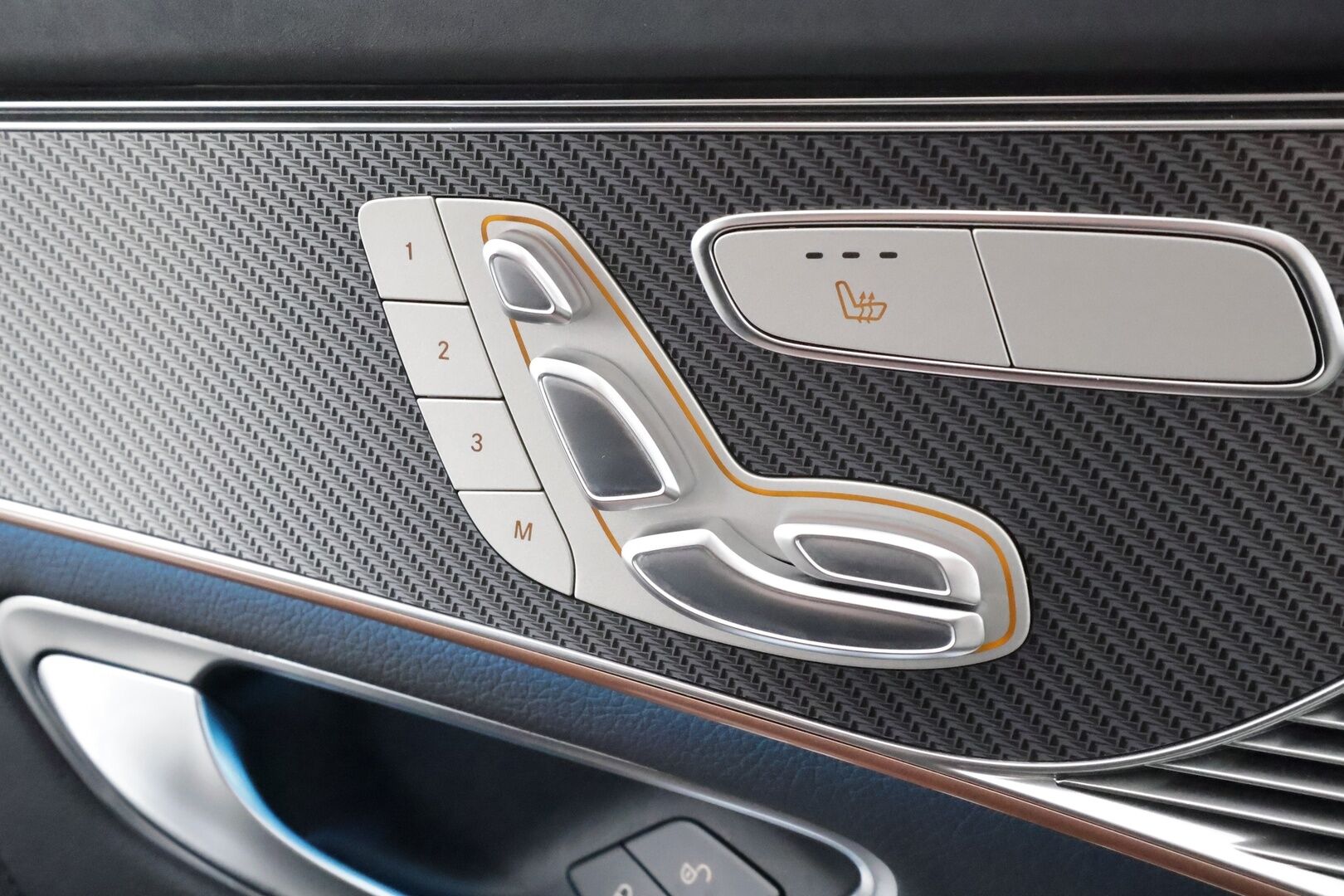 MERCEDES-BENZ EQC 2023 400 4Matic AMG - | Lasikattoluukku | Koukku | ILP | Distronic | 360 | Comfort-istuimet Muistilla | HUD | LED | Navi | Kaistavahti | Keyless | 2x Latauskaapelit | 