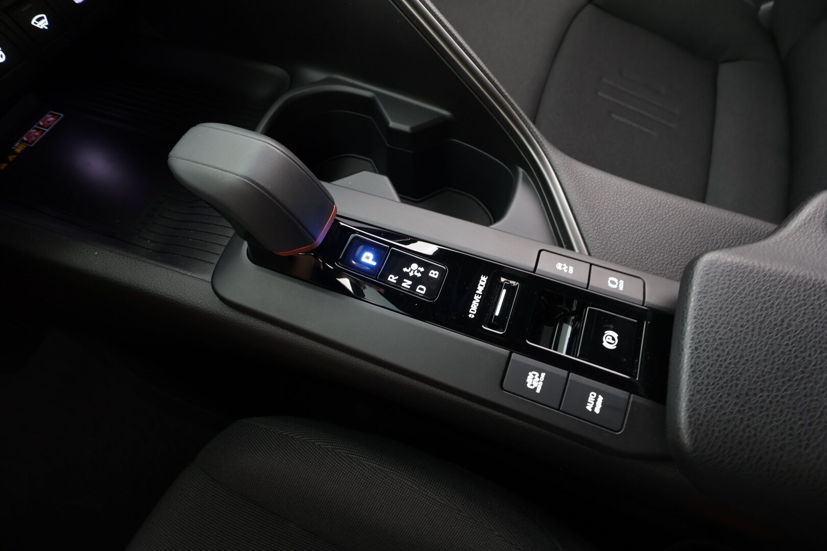TOYOTA C-HR 2024 Plug-in hybrid - | ACC | LED | P.Kamera | Navi | Kaistavahti | Katveavustin | Keyless | Digimittaristo | Merkkihuollettu |