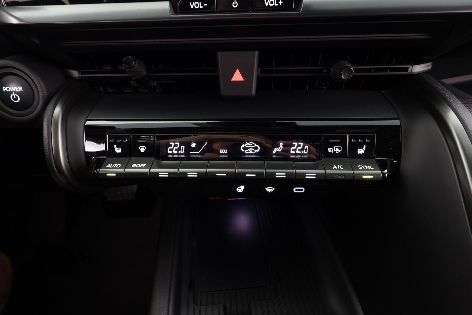 TOYOTA C-HR 2024 Plug-in hybrid - | ACC | LED | P.Kamera | Navi | Kaistavahti | Katveavustin | Keyless | Digimittaristo | Merkkihuollettu |