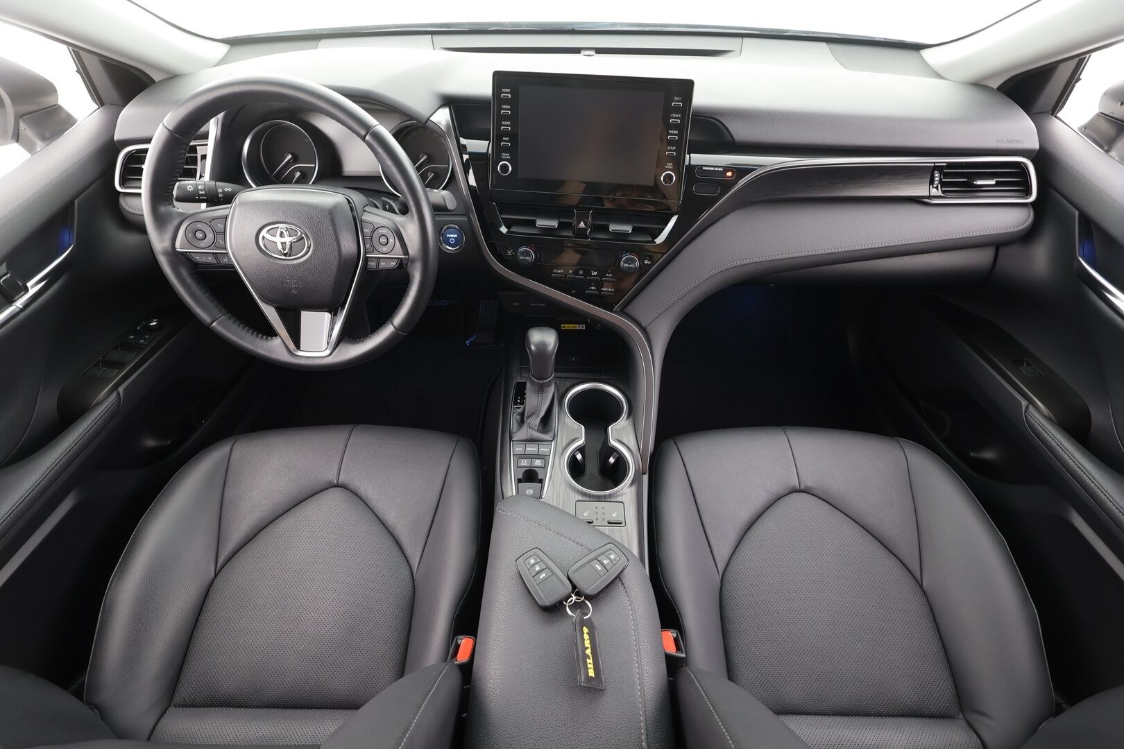 TOYOTA CAMRY 2023 2,5 Hybrid Premium - | ACC | LED | P.Kamera | Nahkaverhoilu | Sähköpenkit | Katveavustin | Navi | Kaistavahti | Keyless | Apple&Android | Ratinlämmitys | Merkkihuollot | 