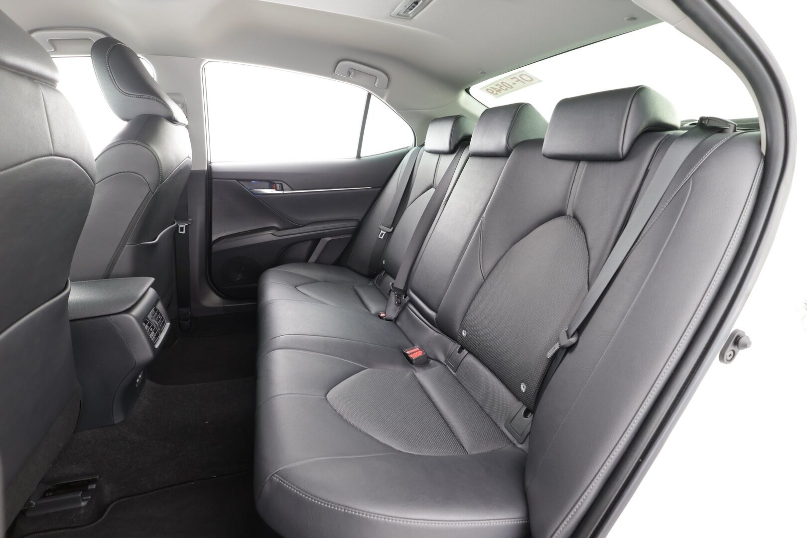 TOYOTA CAMRY 2023 2,5 Hybrid Premium - | ACC | LED | P.Kamera | Nahkaverhoilu | Sähköpenkit | Katveavustin | Navi | Kaistavahti | Keyless | Apple&Android | Ratinlämmitys | Merkkihuollot | 