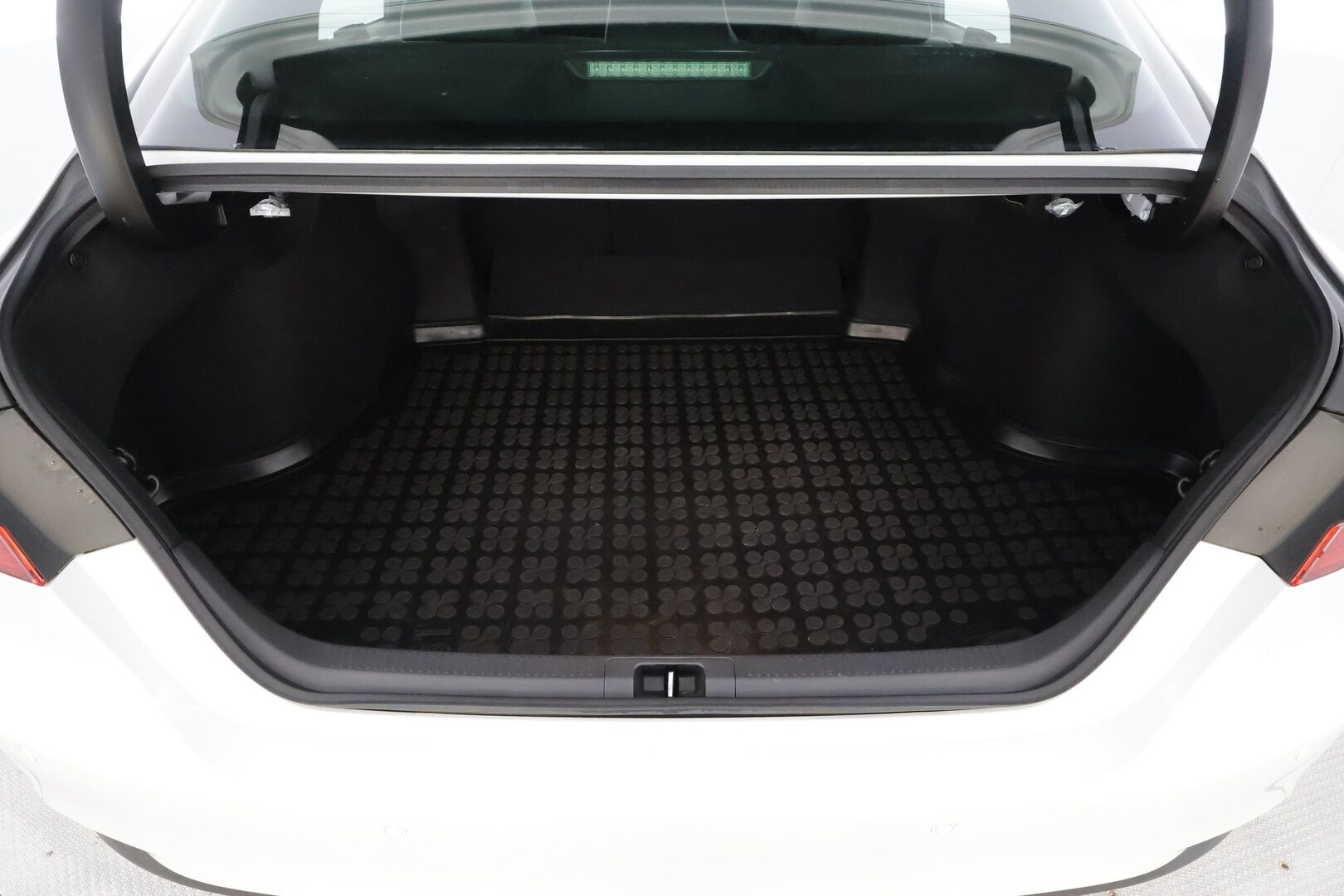 TOYOTA CAMRY 2023 2,5 Hybrid Premium - | ACC | LED | P.Kamera | Nahkaverhoilu | Sähköpenkit | Katveavustin | Navi | Kaistavahti | Keyless | Apple&Android | Ratinlämmitys | Merkkihuollot | 