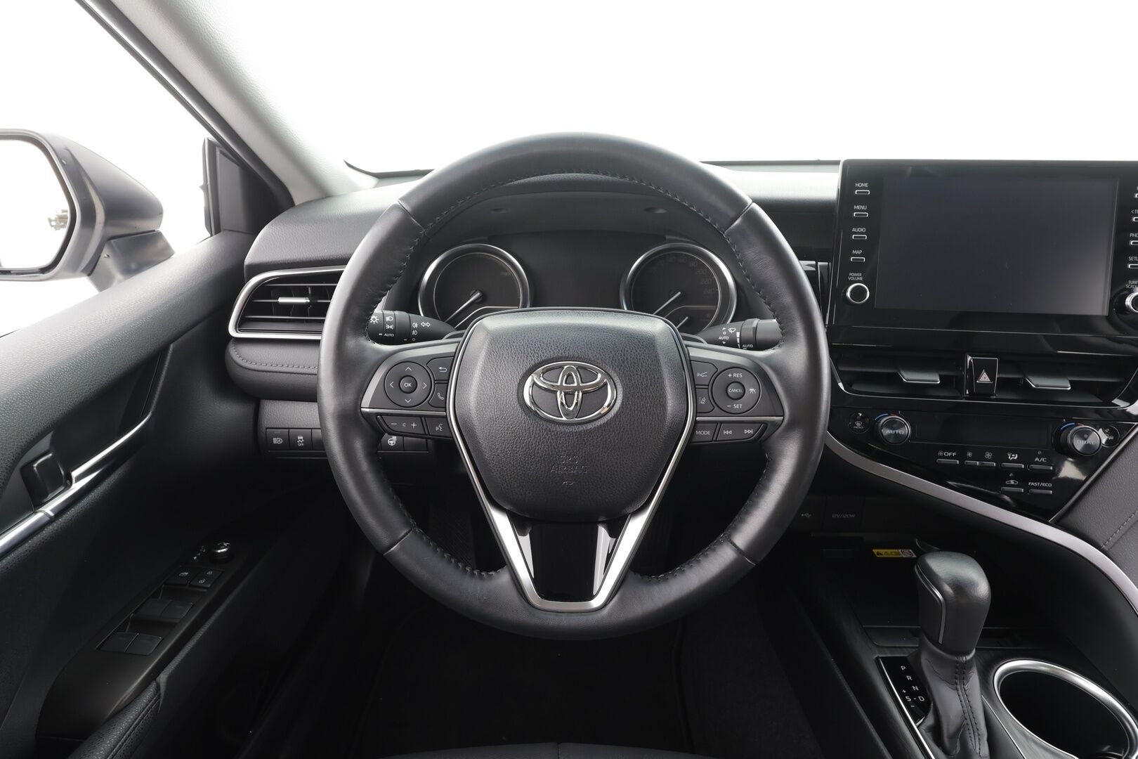TOYOTA CAMRY 2023 2,5 Hybrid Premium - | ACC | LED | P.Kamera | Nahkaverhoilu | Sähköpenkit | Katveavustin | Navi | Kaistavahti | Keyless | Apple&Android | Ratinlämmitys | Merkkihuollot | 