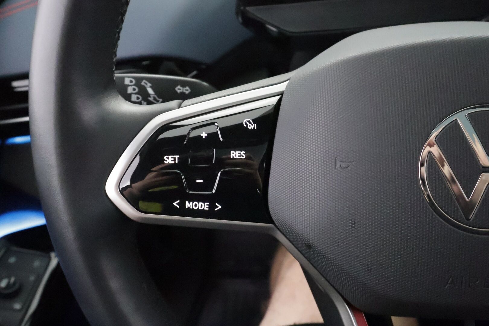 VOLKSWAGEN ID.5 2022 GTX Dual Motor AWD 220kW - | ACC | ILP | IQ-Matrix LED | 360-Kamera | Ergoactive hierovat muistipenkit | Ratinlämmitys | Puolinahat | Apple&Android | Merkkihuollettu | Kahdet Renkaat |