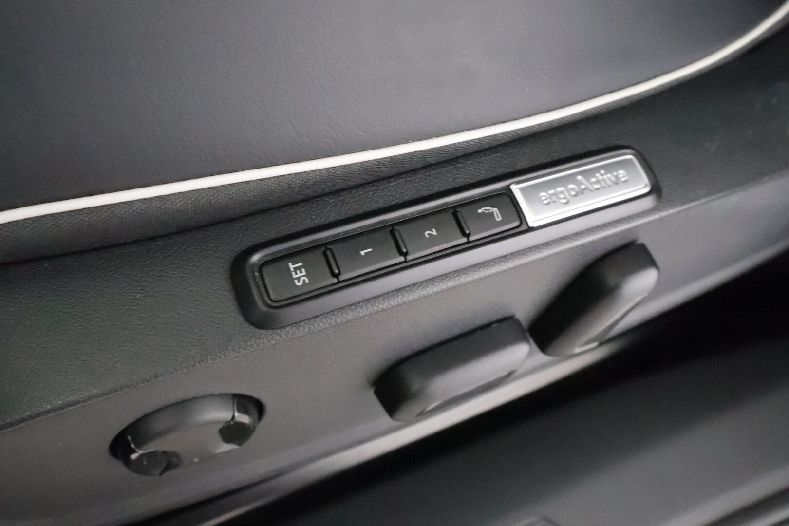 VOLKSWAGEN ID.5 2022 GTX Dual Motor AWD 220kW - | ACC | ILP | IQ-Matrix LED | 360-Kamera | Ergoactive hierovat muistipenkit | Ratinlämmitys | Puolinahat | Apple&Android | Merkkihuollettu | Kahdet Renkaat |