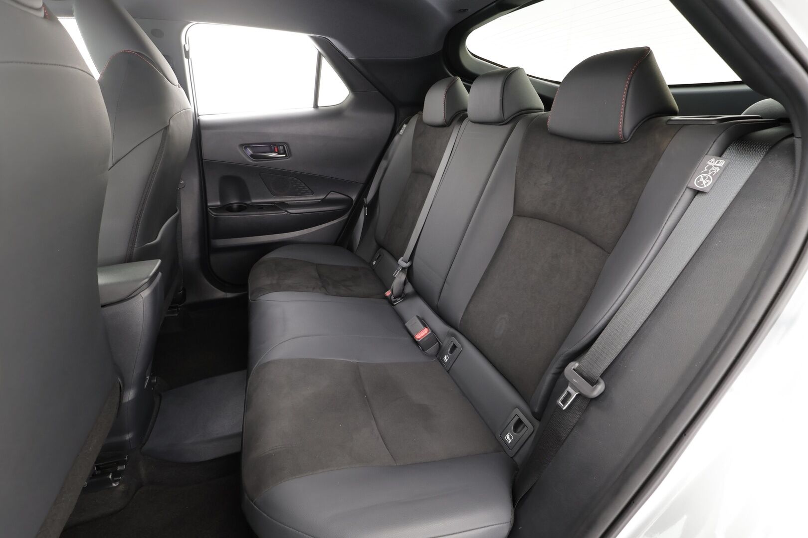 TOYOTA C-HR 2024 2,0 Plug-in Hybrid GR SPORT - | ACC | JBL | HUD | 360 | Sähköpenkki |c LED | Navi | Katveavustin | Digimittaristo | Nahka-Alcantara | Kaistavahti | Keyless | 2x Latauskaapelit | Kahdet renkaat | Merkkihuollettu |