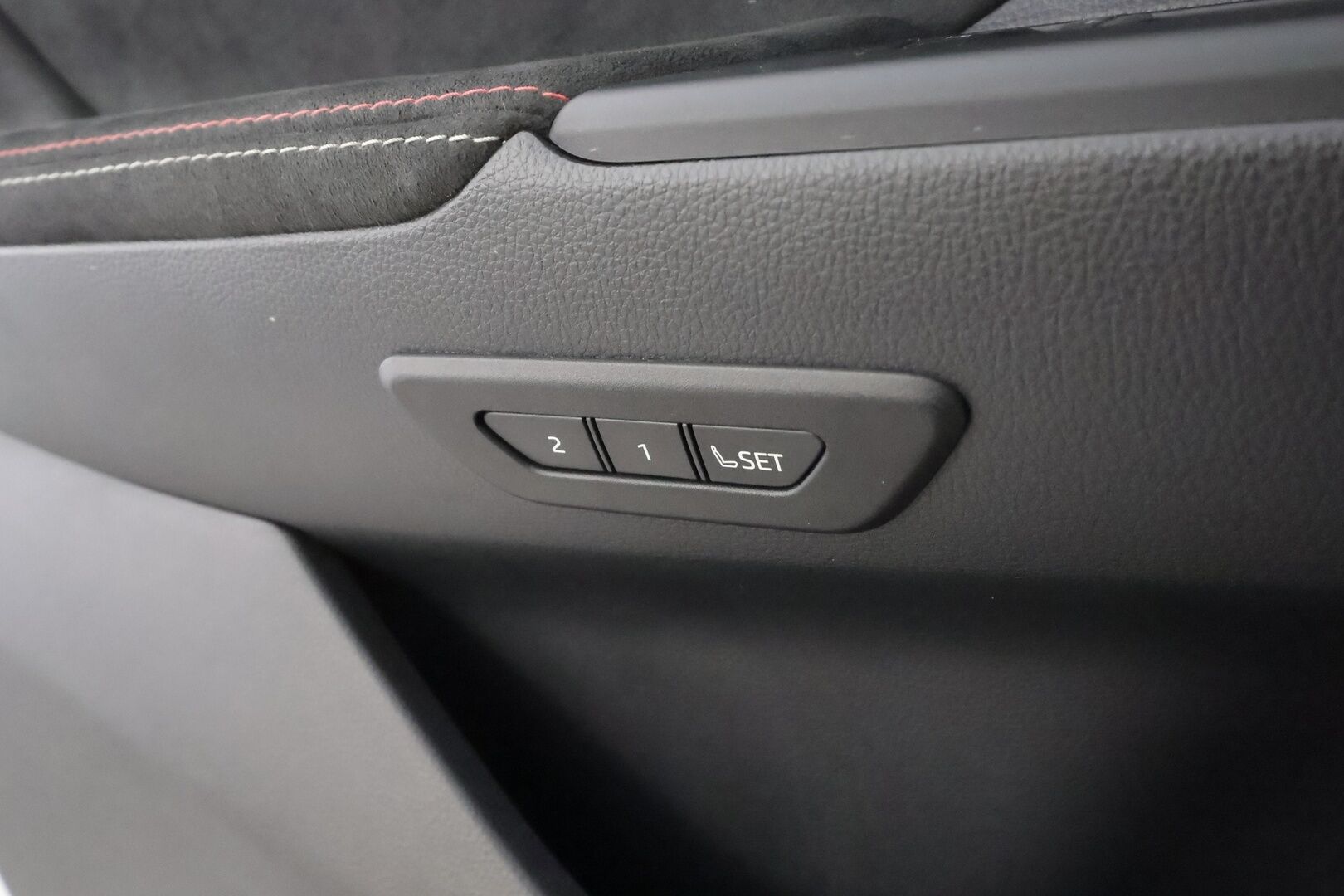TOYOTA C-HR 2024 2,0 Plug-in Hybrid GR SPORT - | ACC | JBL | HUD | 360 | Sähköpenkki |c LED | Navi | Katveavustin | Digimittaristo | Nahka-Alcantara | Kaistavahti | Keyless | 2x Latauskaapelit | Kahdet renkaat | Merkkihuollettu |