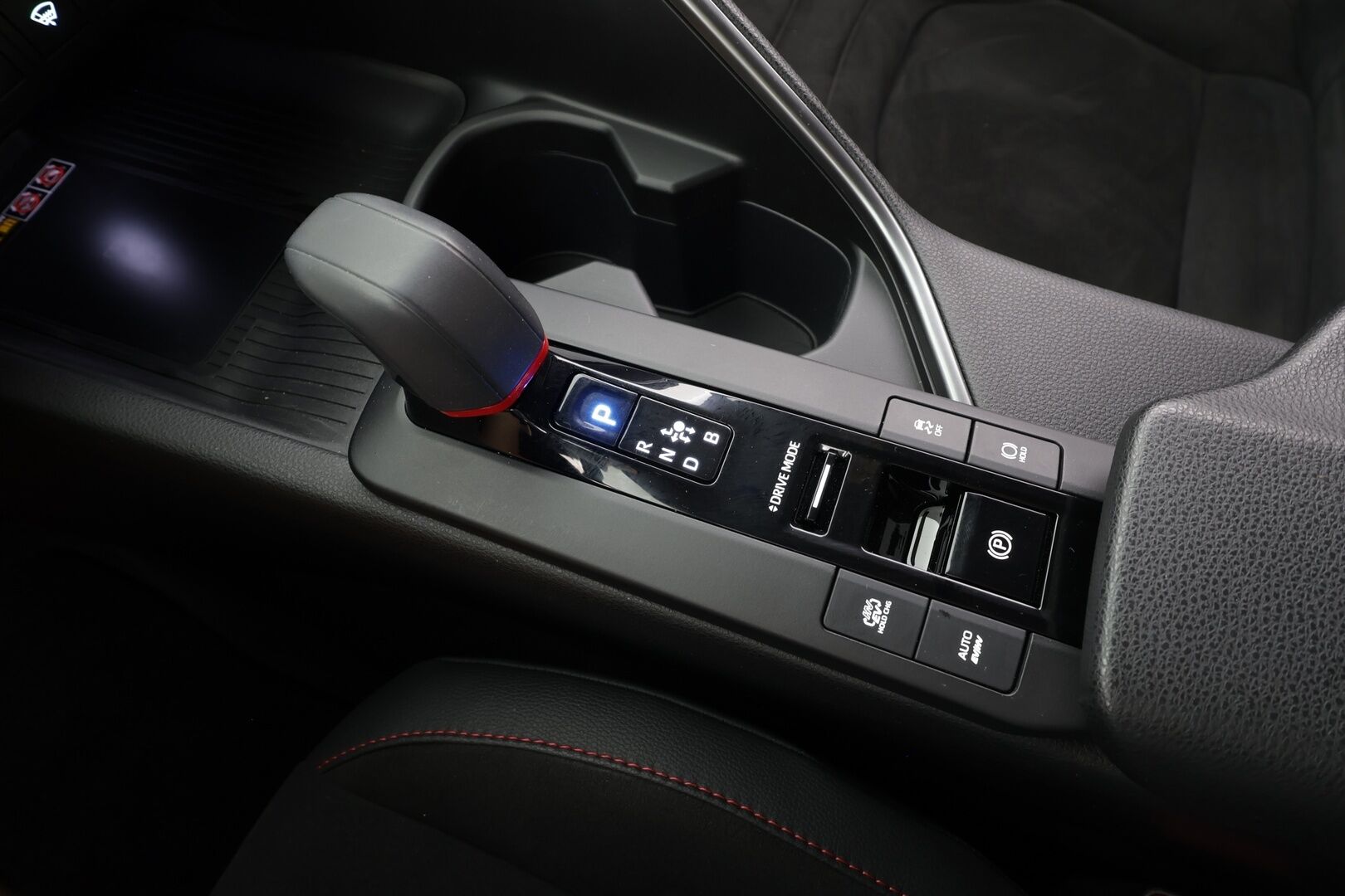 TOYOTA C-HR 2024 2,0 Plug-in Hybrid GR SPORT - | ACC | JBL | HUD | 360 | Sähköpenkki |c LED | Navi | Katveavustin | Digimittaristo | Nahka-Alcantara | Kaistavahti | Keyless | 2x Latauskaapelit | Kahdet renkaat | Merkkihuollettu |