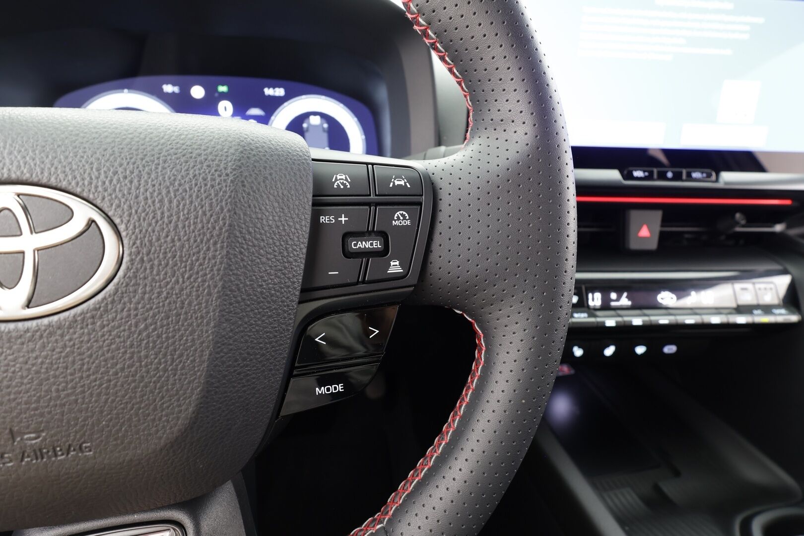 TOYOTA C-HR 2024 2,0 Plug-in Hybrid GR SPORT - | ACC | JBL | HUD | 360 | Sähköpenkki |c LED | Navi | Katveavustin | Digimittaristo | Nahka-Alcantara | Kaistavahti | Keyless | 2x Latauskaapelit | Kahdet renkaat | Merkkihuollettu |