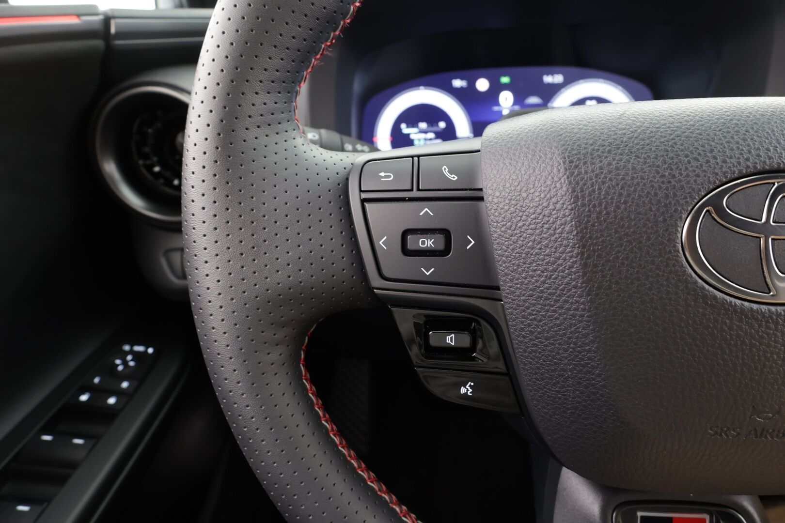 TOYOTA C-HR 2024 2,0 Plug-in Hybrid GR SPORT - | ACC | JBL | HUD | 360 | Sähköpenkki |c LED | Navi | Katveavustin | Digimittaristo | Nahka-Alcantara | Kaistavahti | Keyless | 2x Latauskaapelit | Kahdet renkaat | Merkkihuollettu |