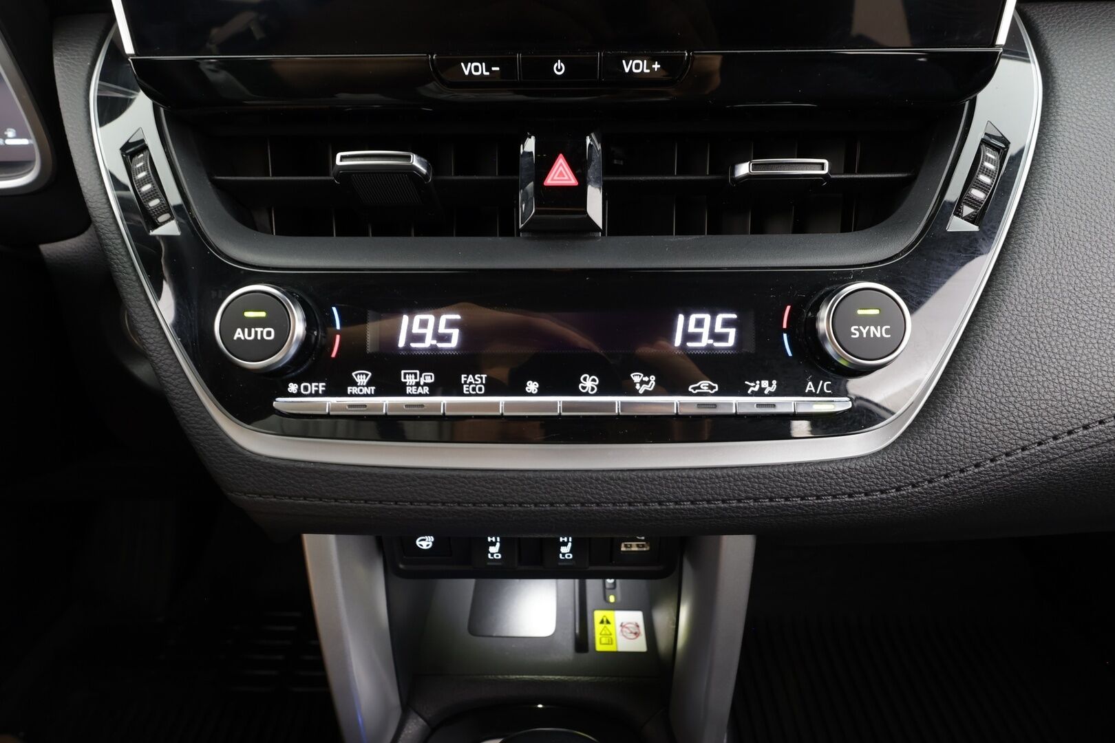 TOYOTA COROLLA CROSS 2023 2.0 Hybrid AWD-i Style - | ACC | LED | P.Kamera | Digimittaristo | Apple&Android | Navi | Kaistavahti | Keyless | Digimittaristo | Kahdet renkaat | 