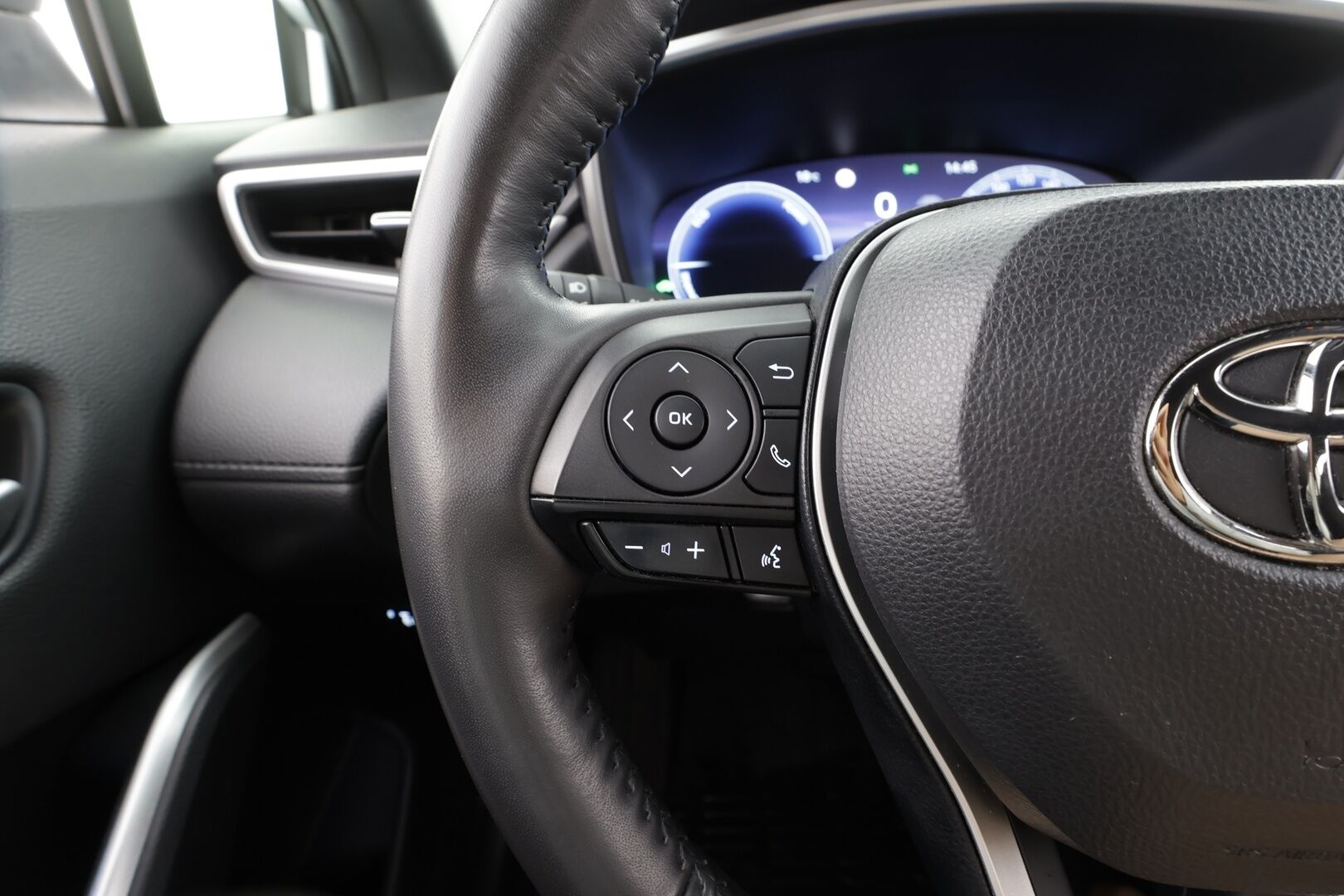 TOYOTA COROLLA CROSS 2023 2.0 Hybrid AWD-i Style - | ACC | LED | P.Kamera | Digimittaristo | Apple&Android | Navi | Kaistavahti | Keyless | Digimittaristo | Kahdet renkaat | 