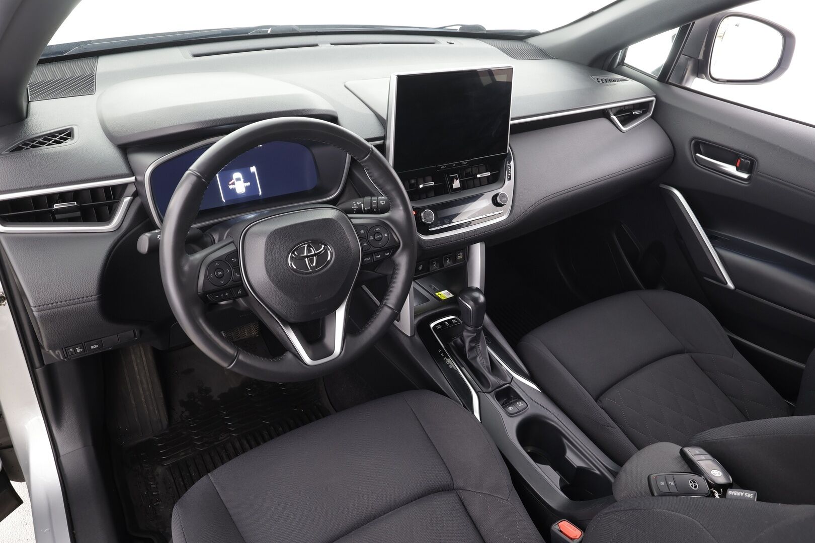 TOYOTA COROLLA CROSS 2023 2.0 Hybrid AWD-i Style - | ACC | LED | P.Kamera | Digimittaristo | Apple&Android | Navi | Kaistavahti | Keyless | Digimittaristo | Kahdet renkaat | 