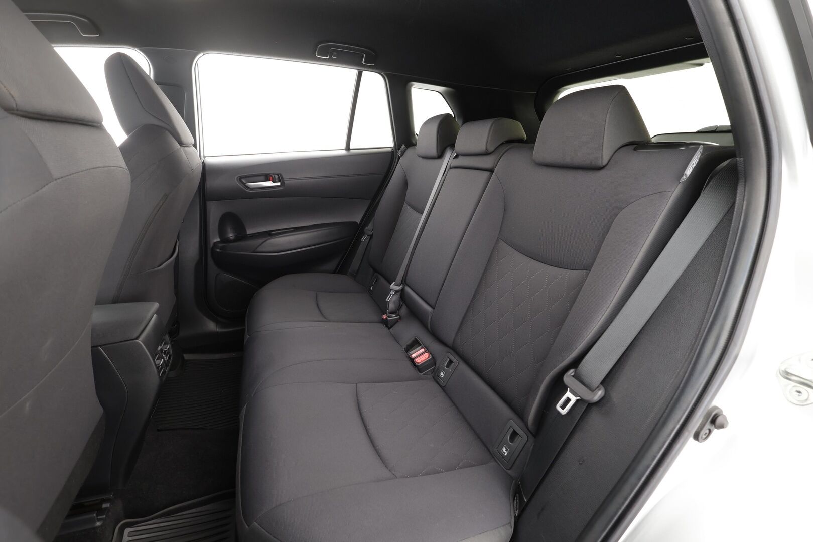 TOYOTA COROLLA CROSS 2023 2.0 Hybrid AWD-i Style - | ACC | LED | P.Kamera | Digimittaristo | Apple&Android | Navi | Kaistavahti | Keyless | Digimittaristo | Kahdet renkaat | 