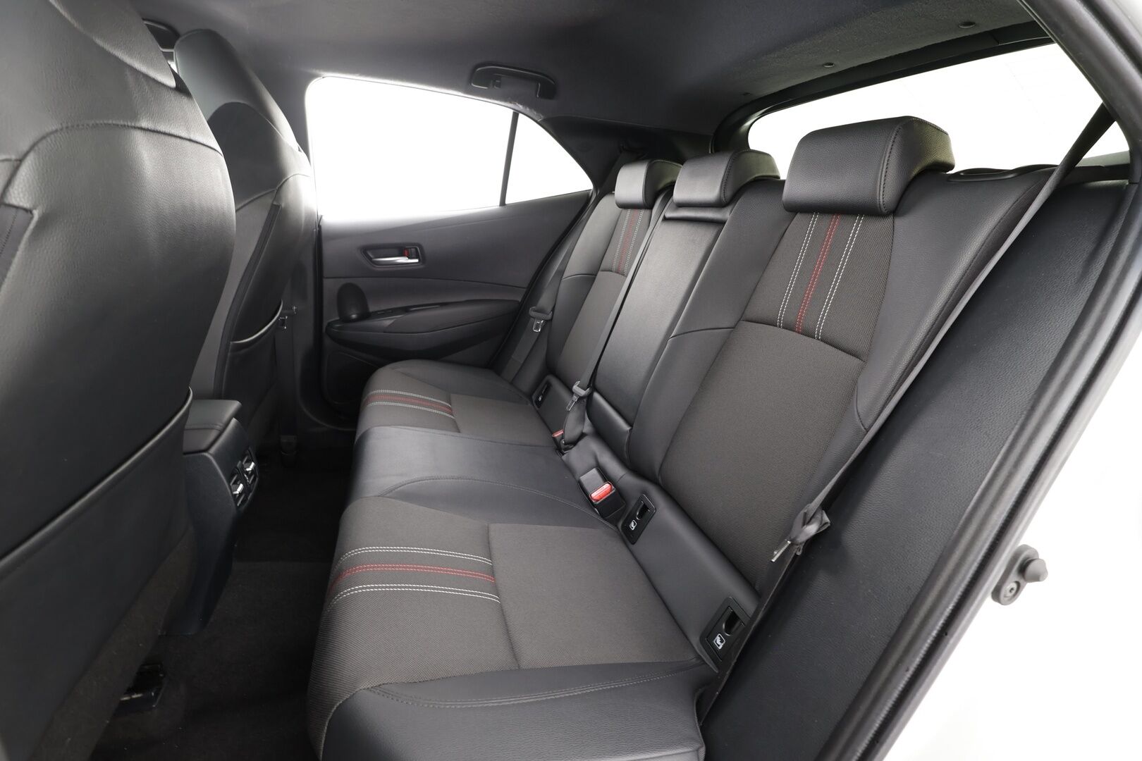 TOYOTA COROLLA 2020 2.0 Hybrid GR Sport - | ACC | Koukku | HUD | Puolinahat | P.Kamera | Ratinlämmitys | LED | Kahdet Renkaat |