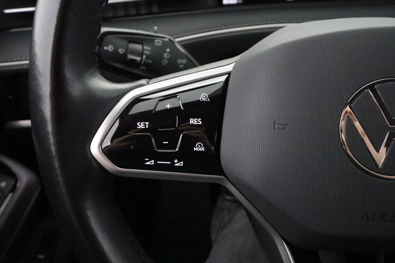 VOLKSWAGEN ID.7 2025 210kW 82kWh Pro Tourer - | ACC | ILP | Koukku | Matrix-LED | Hierovat Muistipenkit | 360-Kamera | HUD | Ratinlämmitys | Puolinahat | Keyless | Apple&Android | Merkkihuollettu | Kahdet Renkaat |