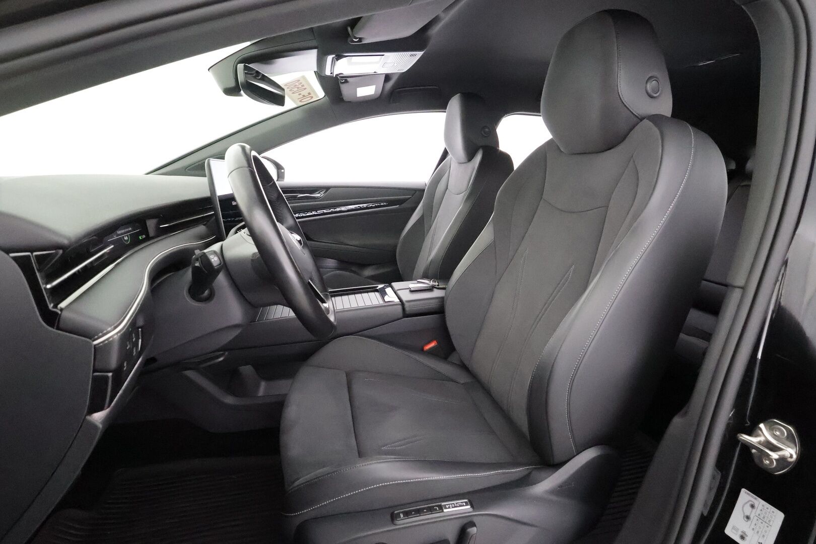 VOLKSWAGEN ID.7 2025 210kW 82kWh Pro Tourer - | ACC | ILP | Koukku | Matrix-LED | Hierovat Muistipenkit | 360-Kamera | HUD | Ratinlämmitys | Puolinahat | Keyless | Apple&Android | Merkkihuollettu | Kahdet Renkaat |