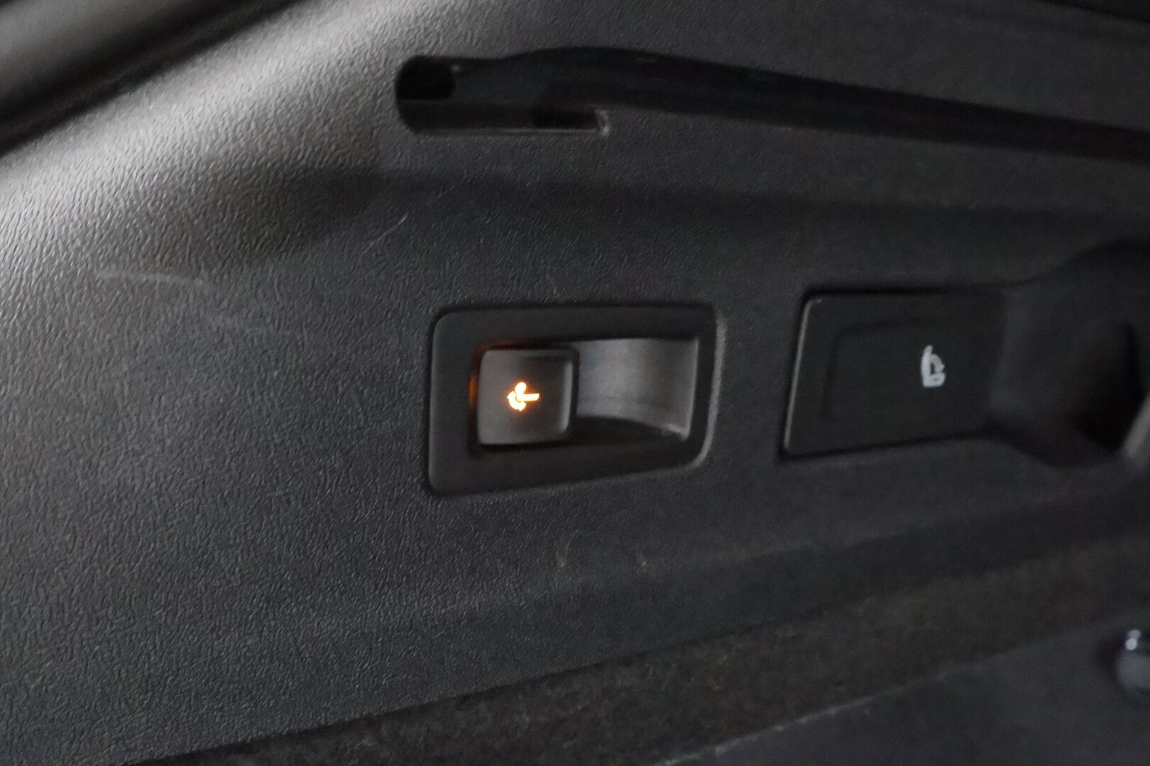 VOLKSWAGEN ID.7 2025 210kW 82kWh Pro Tourer - | ACC | ILP | Koukku | Matrix-LED | Hierovat Muistipenkit | 360-Kamera | HUD | Ratinlämmitys | Puolinahat | Keyless | Apple&Android | Merkkihuollettu | Kahdet Renkaat |
