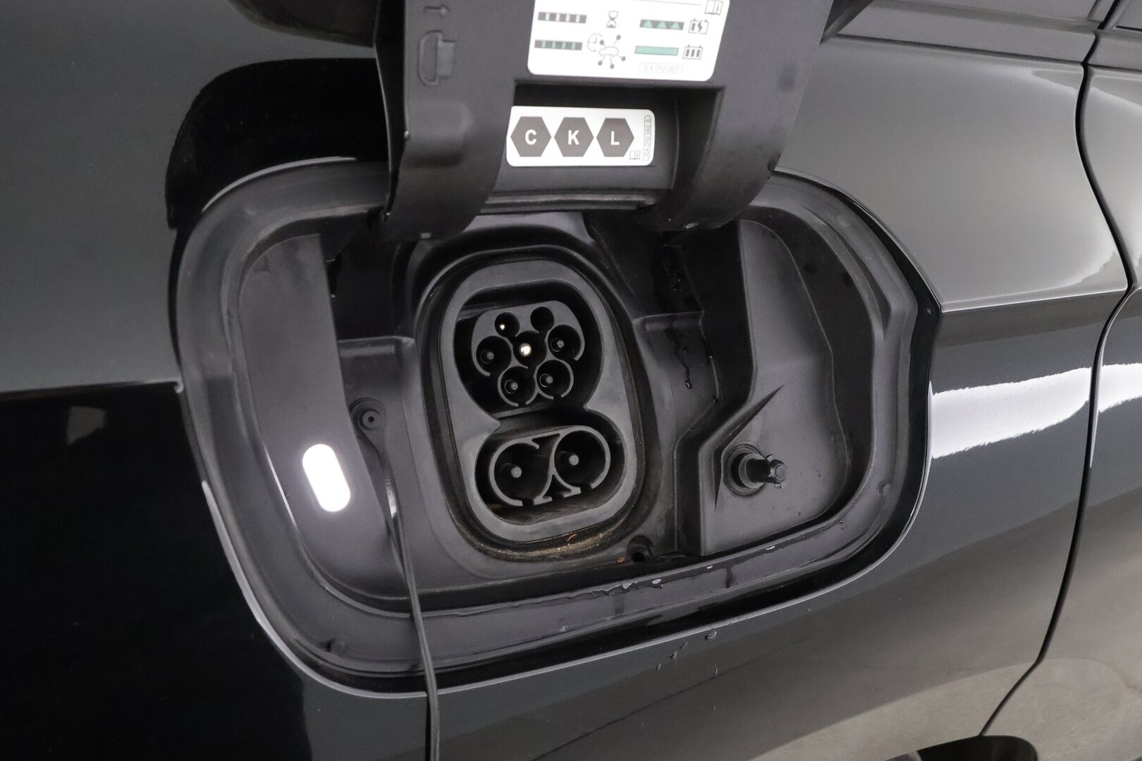 VOLKSWAGEN ID.7 2025 210kW 82kWh Pro Tourer - | ACC | ILP | Koukku | Matrix-LED | Hierovat Muistipenkit | 360-Kamera | HUD | Ratinlämmitys | Puolinahat | Keyless | Apple&Android | Merkkihuollettu | Kahdet Renkaat |