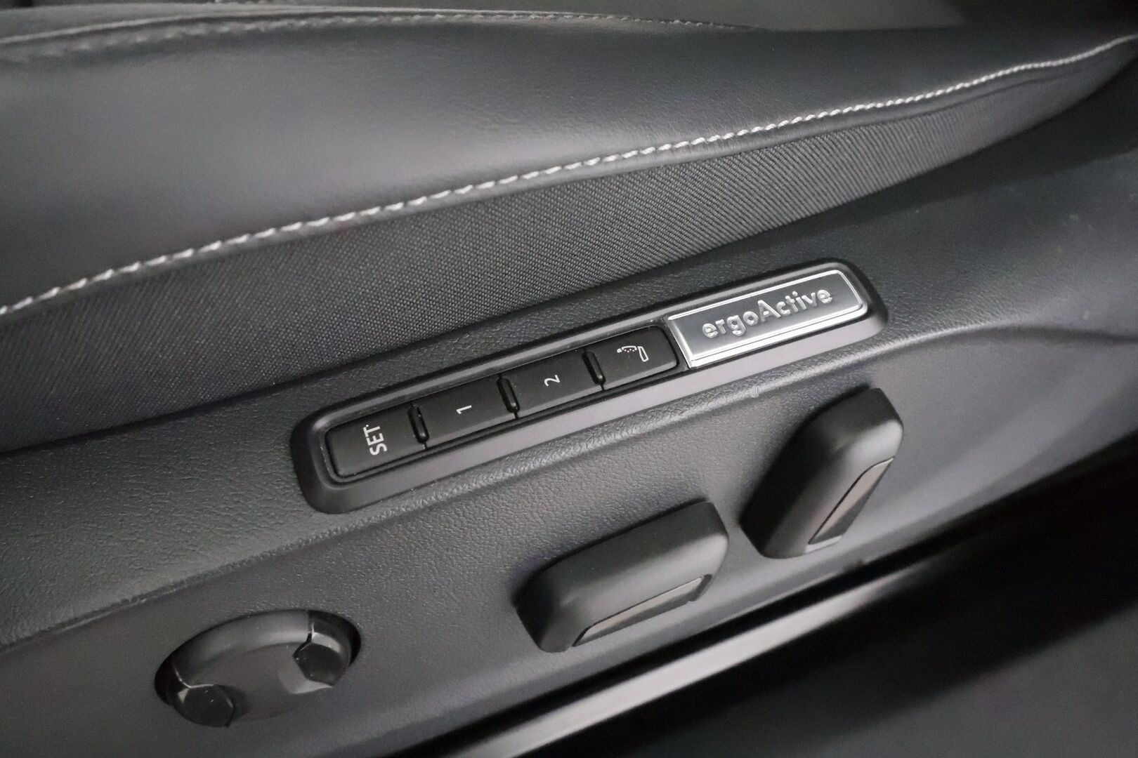 VOLKSWAGEN ID.7 2025 210kW 82kWh Pro Tourer - | ACC | ILP | Koukku | Matrix-LED | Hierovat Muistipenkit | 360-Kamera | HUD | Ratinlämmitys | Puolinahat | Keyless | Apple&Android | Merkkihuollettu | Kahdet Renkaat |