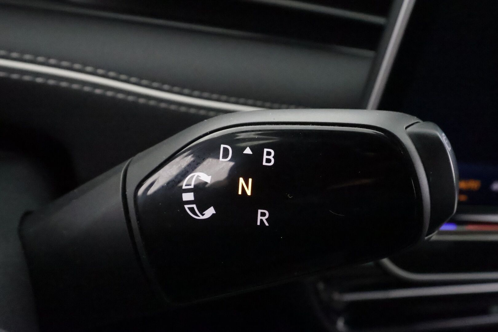 VOLKSWAGEN ID.7 2025 210kW 82kWh Pro Tourer - | ACC | ILP | Koukku | Matrix-LED | Hierovat Muistipenkit | 360-Kamera | HUD | Ratinlämmitys | Puolinahat | Keyless | Apple&Android | Merkkihuollettu | Kahdet Renkaat |