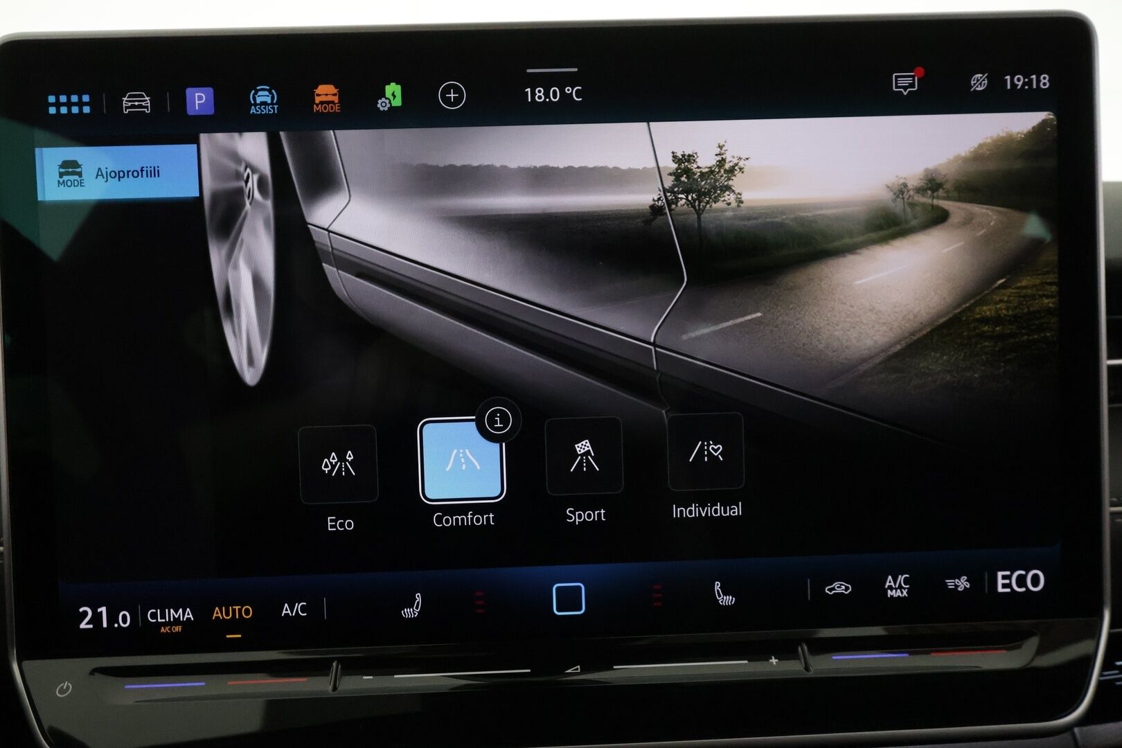 VOLKSWAGEN ID.7 2025 210kW 82kWh Pro Tourer - | ACC | ILP | Koukku | Matrix-LED | Hierovat Muistipenkit | 360-Kamera | HUD | Ratinlämmitys | Puolinahat | Keyless | Apple&Android | Merkkihuollettu | Kahdet Renkaat |