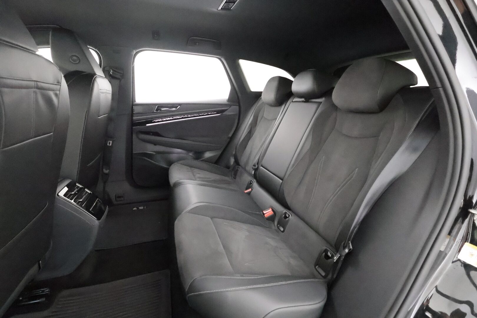 VOLKSWAGEN ID.7 2025 210kW 82kWh Pro Tourer - | ACC | ILP | Koukku | Matrix-LED | Hierovat Muistipenkit | 360-Kamera | HUD | Ratinlämmitys | Puolinahat | Keyless | Apple&Android | Merkkihuollettu | Kahdet Renkaat |
