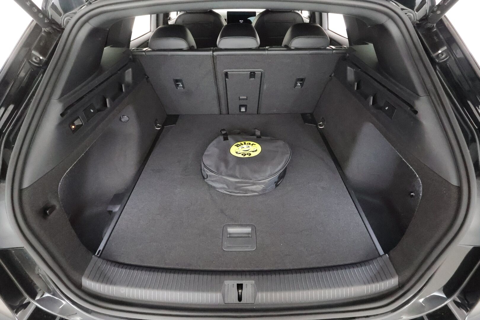 VOLKSWAGEN ID.7 2025 210kW 82kWh Pro Tourer - | ACC | ILP | Koukku | Matrix-LED | Hierovat Muistipenkit | 360-Kamera | HUD | Ratinlämmitys | Puolinahat | Keyless | Apple&Android | Merkkihuollettu | Kahdet Renkaat |