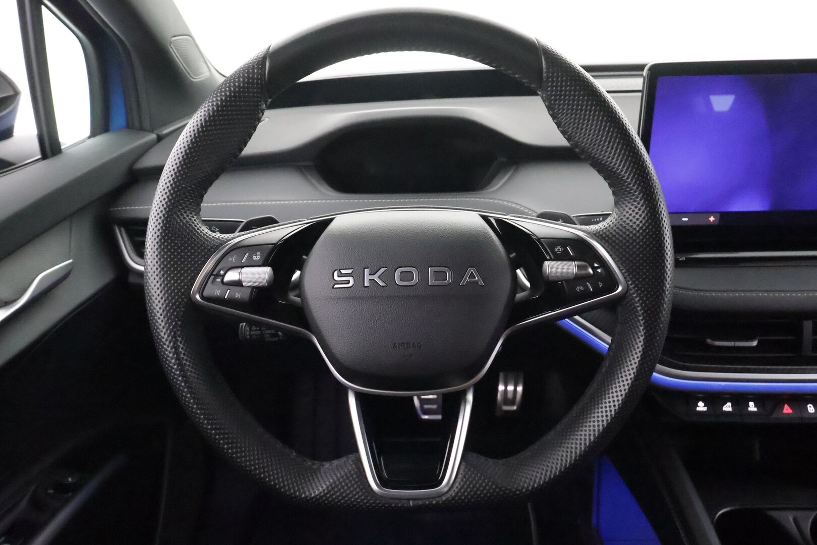 SKODA ENYAQ 2026 85x 4x4 SportLine - | ACC | ILP | Koukku | Canton | Matrix-LED | HUD | Hierovat Muistipenkit | 360-Kamera | Puolinahat | Keyless | Apple&Android | Merkkihuollettu |