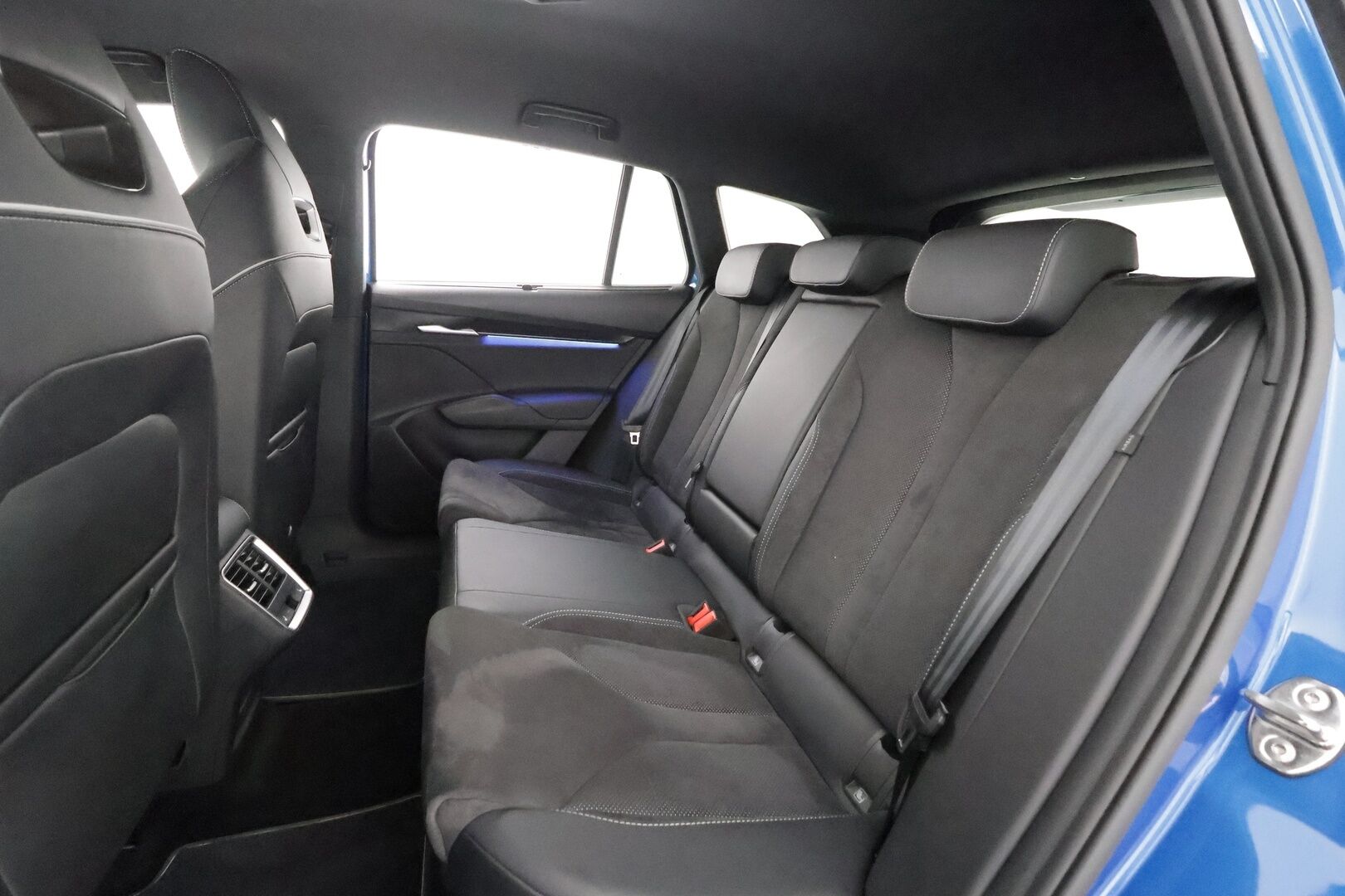 SKODA ENYAQ 2026 85x 4x4 SportLine - | ACC | ILP | Koukku | Canton | Matrix-LED | HUD | Hierovat Muistipenkit | 360-Kamera | Puolinahat | Keyless | Apple&Android | Merkkihuollettu |
