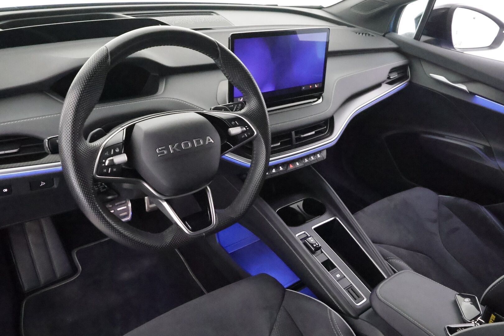 SKODA ENYAQ 2026 85x 4x4 SportLine - | ACC | ILP | Koukku | Canton | Matrix-LED | HUD | Hierovat Muistipenkit | 360-Kamera | Puolinahat | Keyless | Apple&Android | Merkkihuollettu |