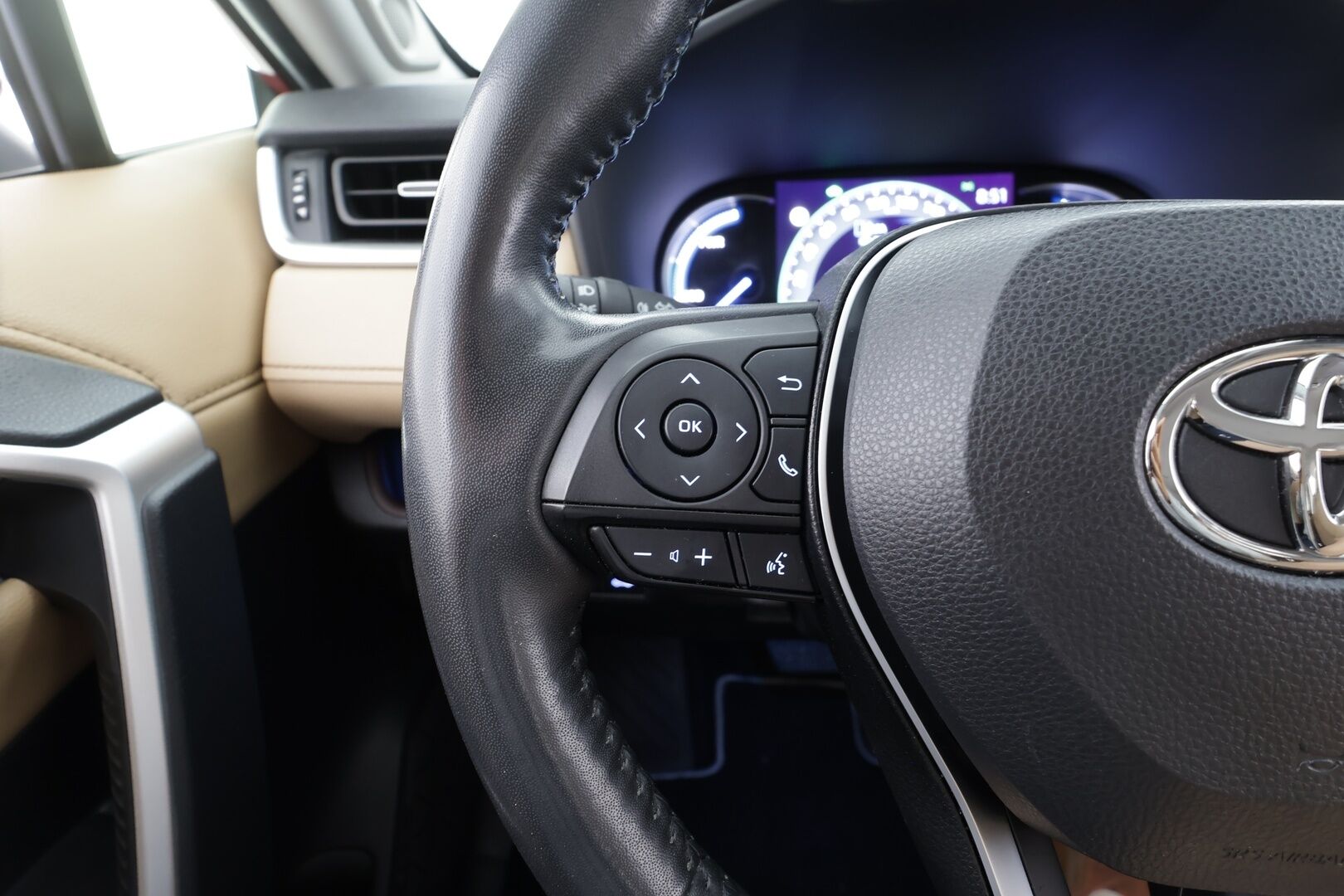 TOYOTA RAV4 2022 2.5 Hybrid AWD-i Premium - | ACC | Koukku | JBL | Muistipenkki | Ilmastoidut nahat | 360° | Keyless | LTA | BSM | Apple & Android | Lämm. ratti | 2x renkaat aluin | ALV |