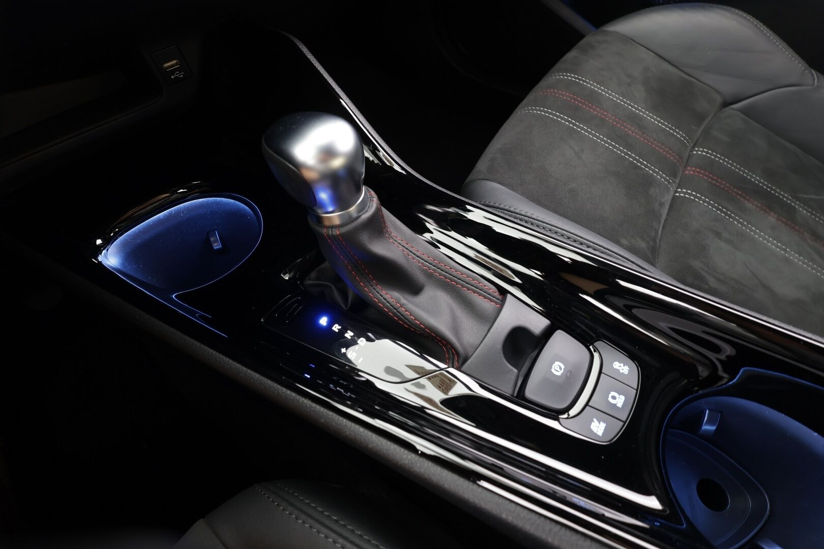 Toyota C-HR 2021 2,0 Hybrid GR Sport - | ACC | JBL | Sähköpenkki | Nahka-alcantara | Bi-Tone | AFS-LED | P.kamera | Keyless | Navi | BSM | Lane Assist | Apple&Android | Merkkihuollot | 