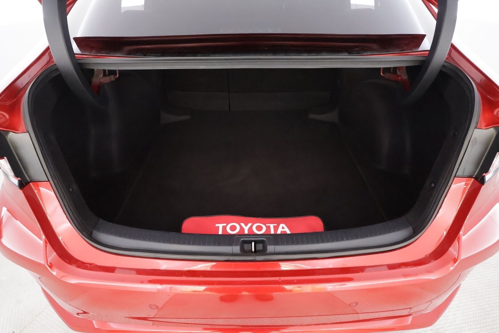 Toyota Corolla 2023 Sedan 1,8 Hybrid GR Sport - | ACC | LED | P.Kamera | Kaistavahti | Navi | Keyless | Digimittaristo | Apple&Android | Merkkihuollot | 