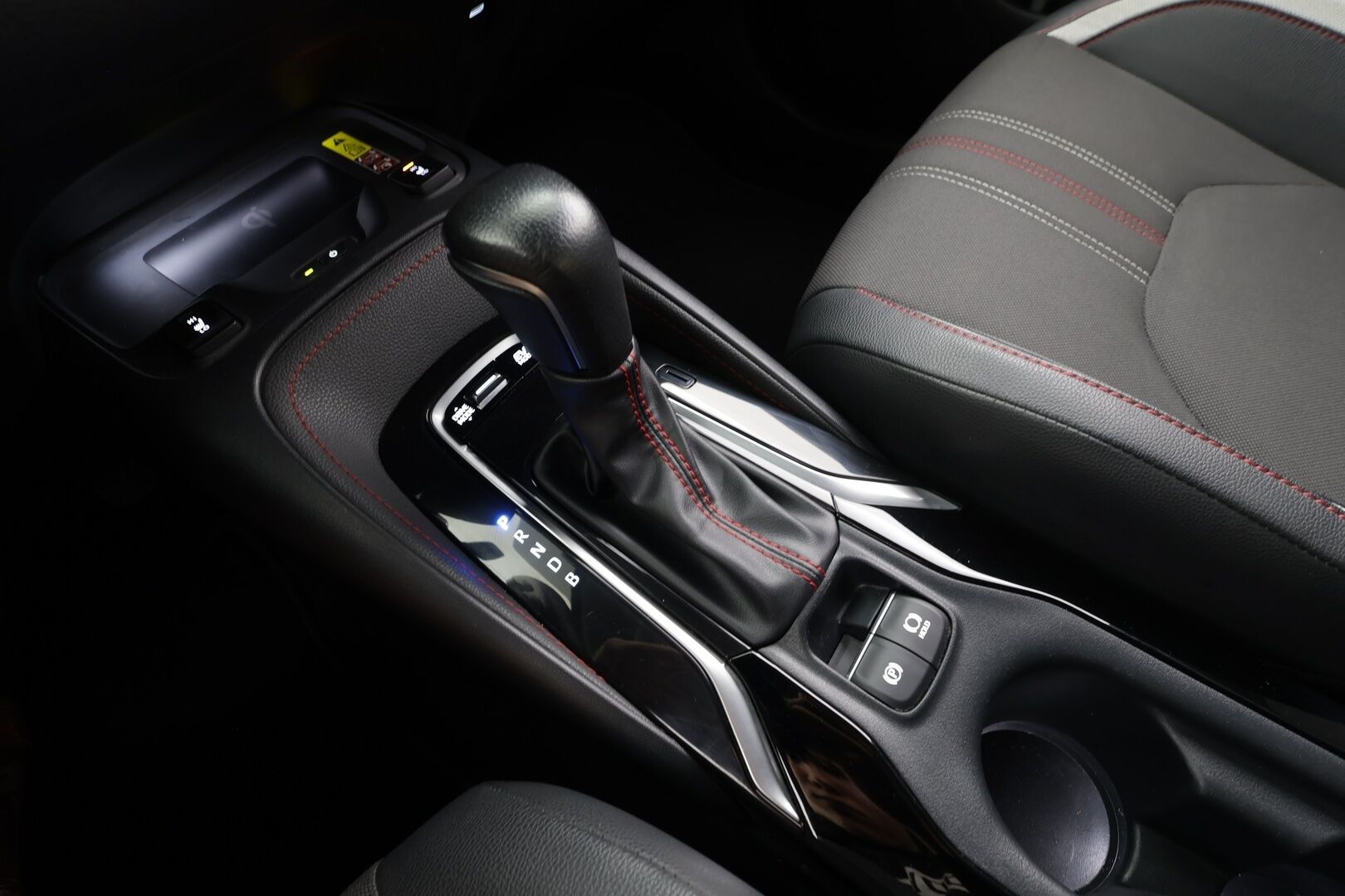 Toyota Corolla 2023 Sedan 1,8 Hybrid GR Sport - | ACC | LED | P.Kamera | Kaistavahti | Navi | Keyless | Digimittaristo | Apple&Android | Merkkihuollot | 