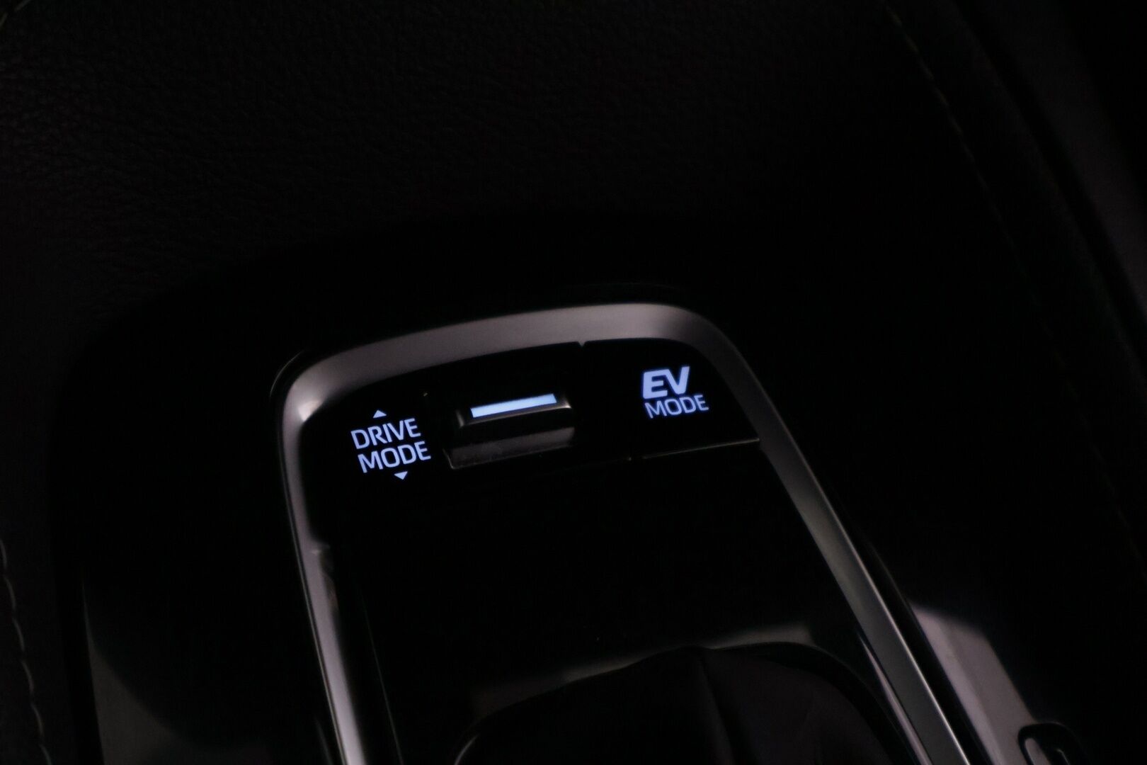 TOYOTA COROLLA 2022 2.0 Hybrid  e-CVT TREK - | ACC | Nahkaverhoilu | LTA | P.kamera ja tutkat | Apple & Android | Keyless | LED | Lämm. ratti | Sähk. takakontti | Bluetooth | PCS | RSA |