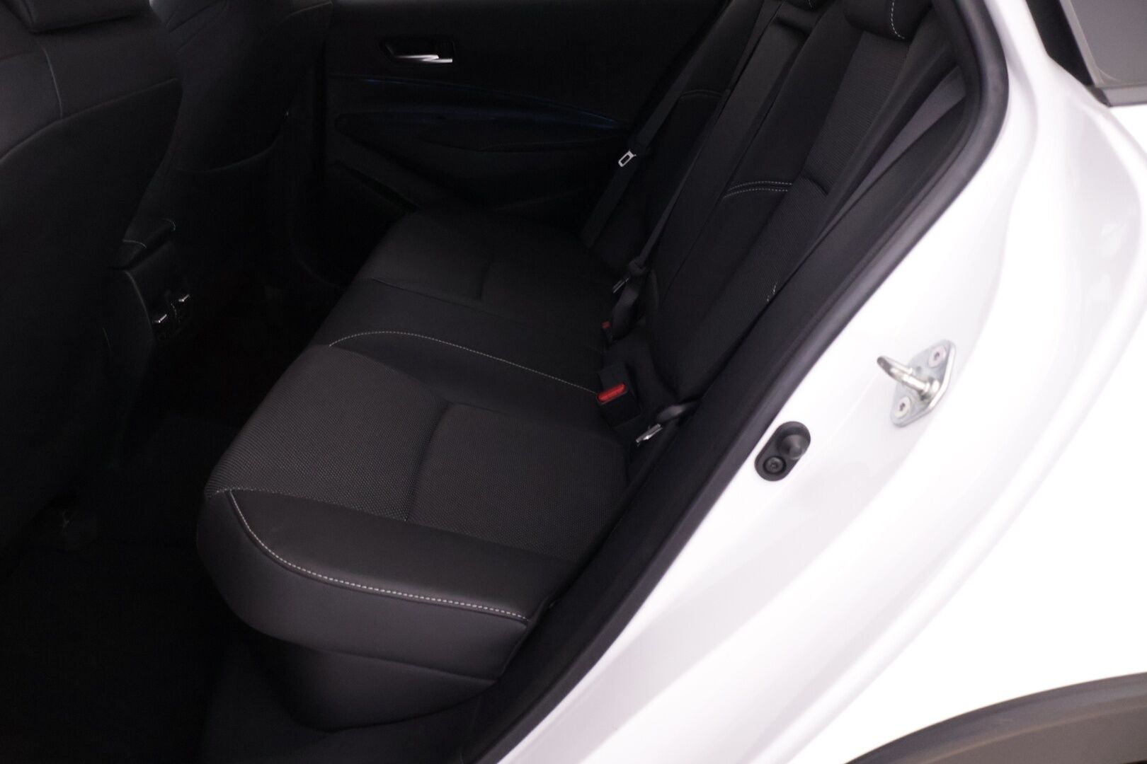 TOYOTA COROLLA 2022 2.0 Hybrid  e-CVT TREK - | ACC | Nahkaverhoilu | LTA | P.kamera ja tutkat | Apple & Android | Keyless | LED | Lämm. ratti | Sähk. takakontti | Bluetooth | PCS | RSA |