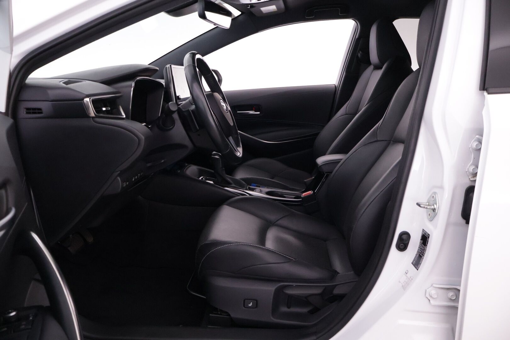 TOYOTA COROLLA 2022 2.0 Hybrid  e-CVT TREK - | ACC | Nahkaverhoilu | LTA | P.kamera ja tutkat | Apple & Android | Keyless | LED | Lämm. ratti | Sähk. takakontti | Bluetooth | PCS | RSA |