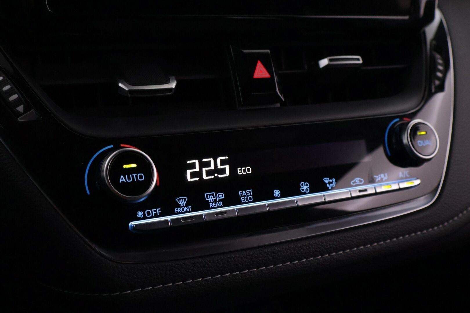 TOYOTA COROLLA 2022 2.0 Hybrid  e-CVT TREK - | ACC | Nahkaverhoilu | LTA | P.kamera ja tutkat | Apple & Android | Keyless | LED | Lämm. ratti | Sähk. takakontti | Bluetooth | PCS | RSA |