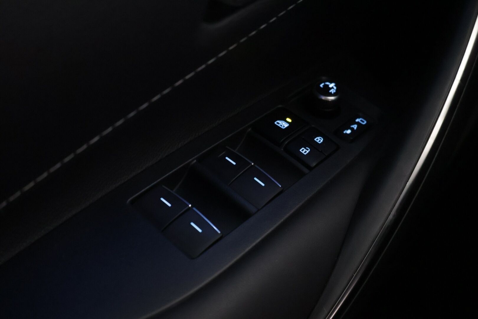 TOYOTA COROLLA 2022 2.0 Hybrid  e-CVT TREK - | ACC | Nahkaverhoilu | LTA | P.kamera ja tutkat | Apple & Android | Keyless | LED | Lämm. ratti | Sähk. takakontti | Bluetooth | PCS | RSA |