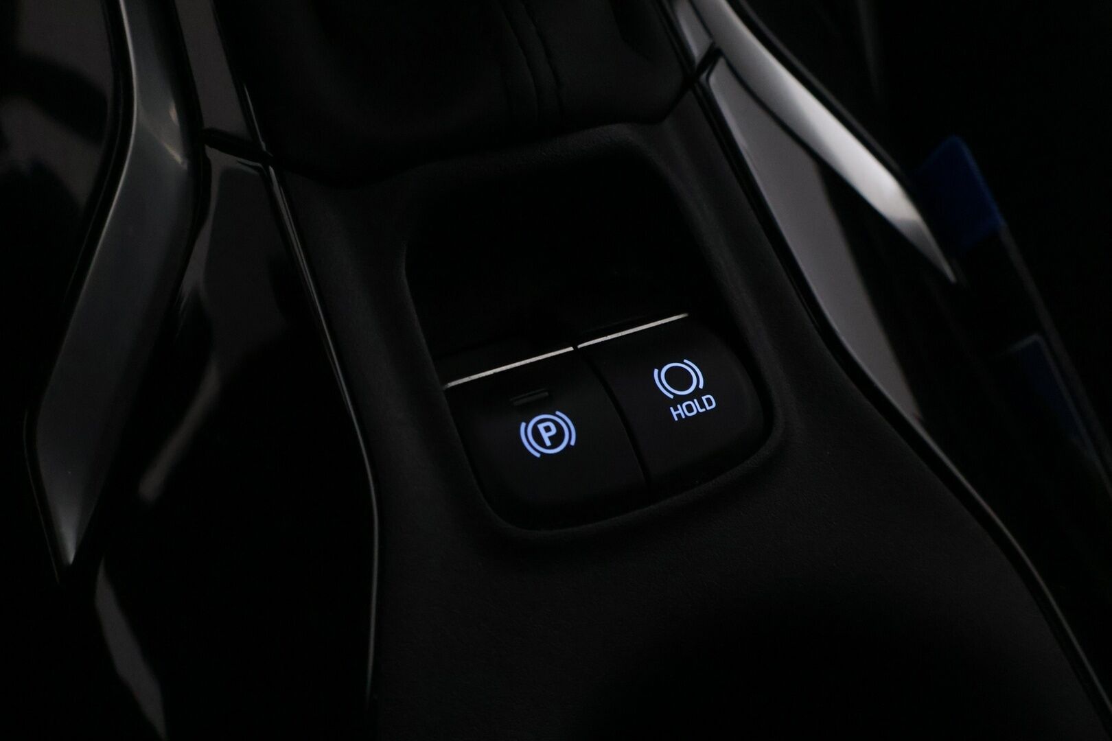 TOYOTA COROLLA 2022 2.0 Hybrid  e-CVT TREK - | ACC | Nahkaverhoilu | LTA | P.kamera ja tutkat | Apple & Android | Keyless | LED | Lämm. ratti | Sähk. takakontti | Bluetooth | PCS | RSA |