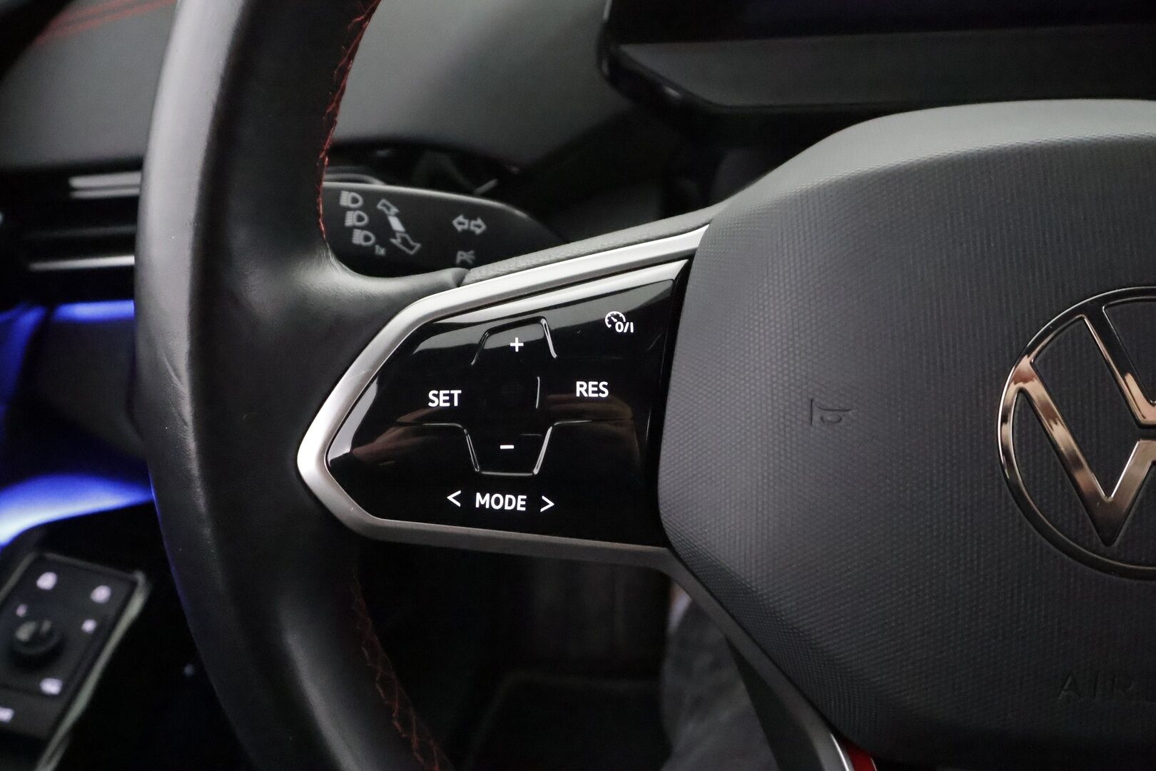 VOLKSWAGEN ID.4 2023 GTX 4MOTION Top Sport, akku 77 kWh - ILP | Hieronta | ACC | HUD | 360° | Vetokoukku | iQ Matrix | Lämpölasi | Sporttipenkit Muistilla | ALV | Supervarusteet | 2x Renkaat Aluvantein!
