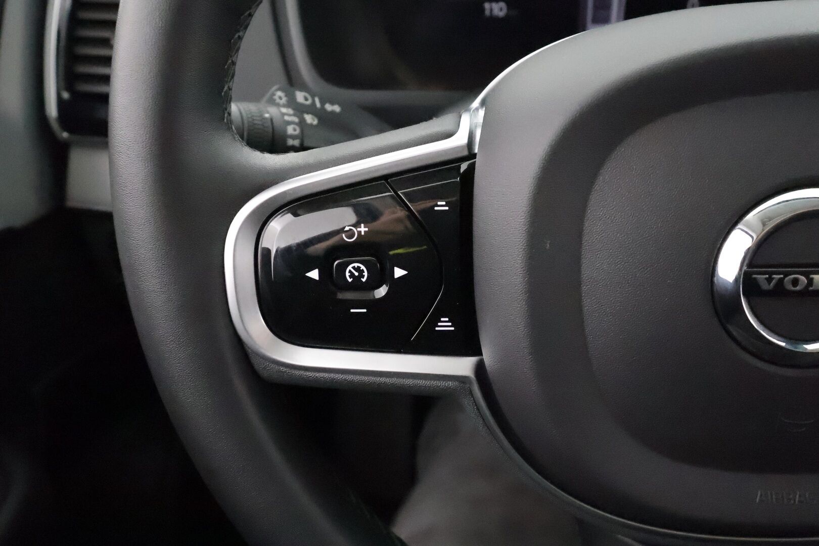 Volvo XC90 2023 T8 AWD Long Range High Performance Ultimate Dark aut 7-P - | ACC | Webasto | Koukku | Full-LED | H/K | Muistipenkit | HUD | Panorama | 360-Kamera | Sporttinahat | Keyless | Apple&Android | Merkkihuollettu |