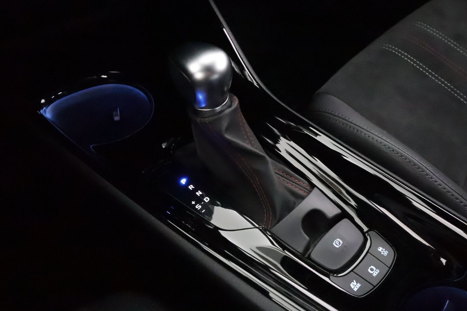 Toyota C-HR 2022 2,0 Hybrid GR Sport Tulossa!!! - JBL / ACC / P.kamera / Keinonahka-alcantara verhoilu / Sähkösäätöinen kuljettajanistuin / Smartkey / 2xrenkaat ja vanteet