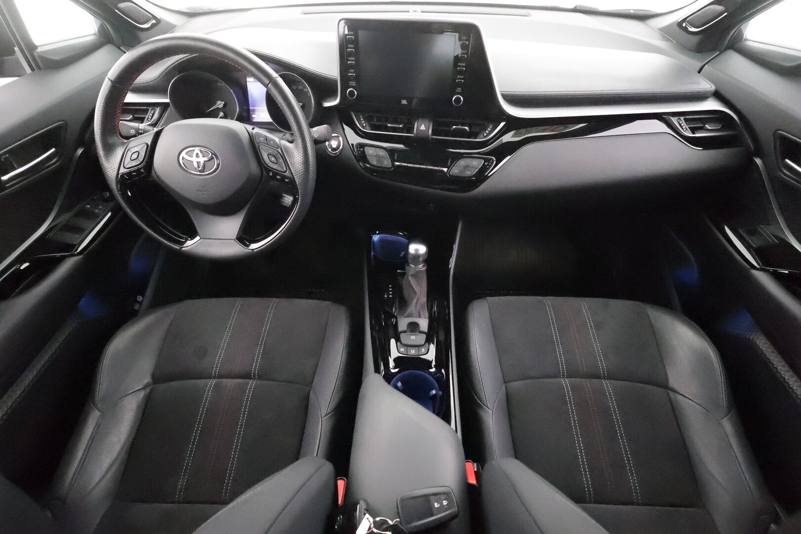Toyota C-HR 2022 2,0 Hybrid GR Sport Tulossa!!! - JBL / ACC / P.kamera / Keinonahka-alcantara verhoilu / Sähkösäätöinen kuljettajanistuin / Smartkey / 2xrenkaat ja vanteet
