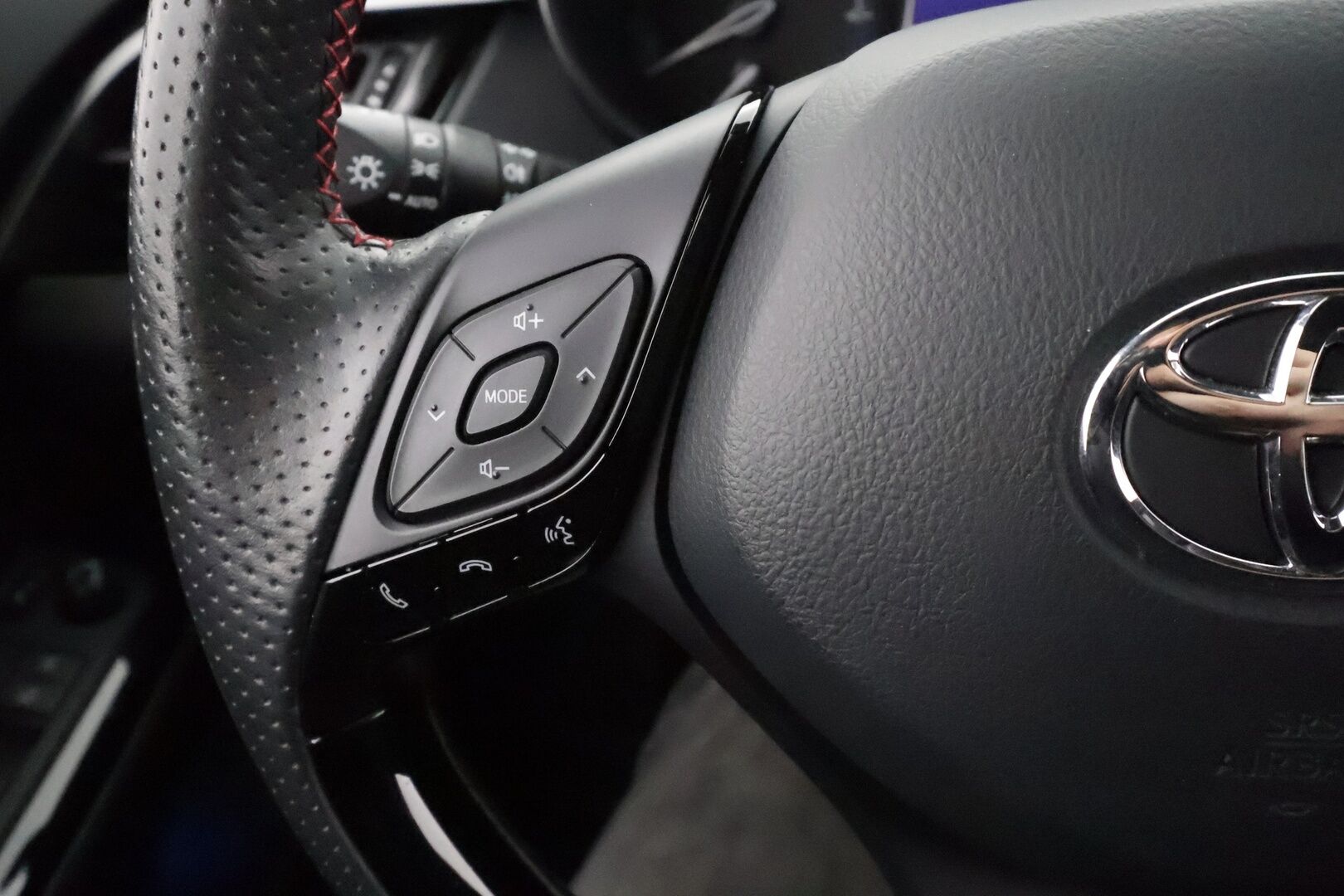 Toyota C-HR 2022 2,0 Hybrid GR Sport Tulossa!!! - JBL / ACC / P.kamera / Keinonahka-alcantara verhoilu / Sähkösäätöinen kuljettajanistuin / Smartkey / 2xrenkaat ja vanteet