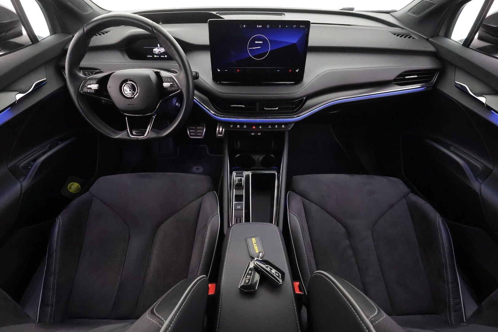 SKODA ENYAQ 2023 80 iV 204hv Sportline - | ACC | ILP | Koukku | HUD | Matrix | Muistipenkki | Canton | Nahka-alcantara | P.kamera | Ambient | Travel Assist | Side Assist | 2x renkaat aluin | 