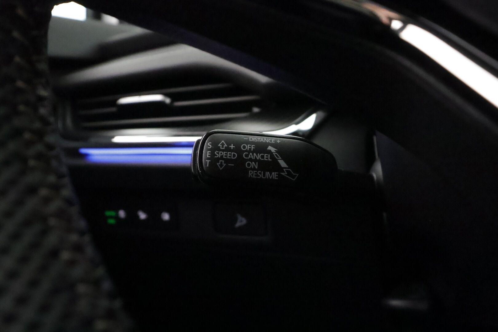 SKODA ENYAQ 2023 80 iV 204hv Sportline - | ACC | ILP | Koukku | HUD | Matrix | Muistipenkki | Canton | Nahka-alcantara | P.kamera | Ambient | Travel Assist | Side Assist | 2x renkaat aluin | 