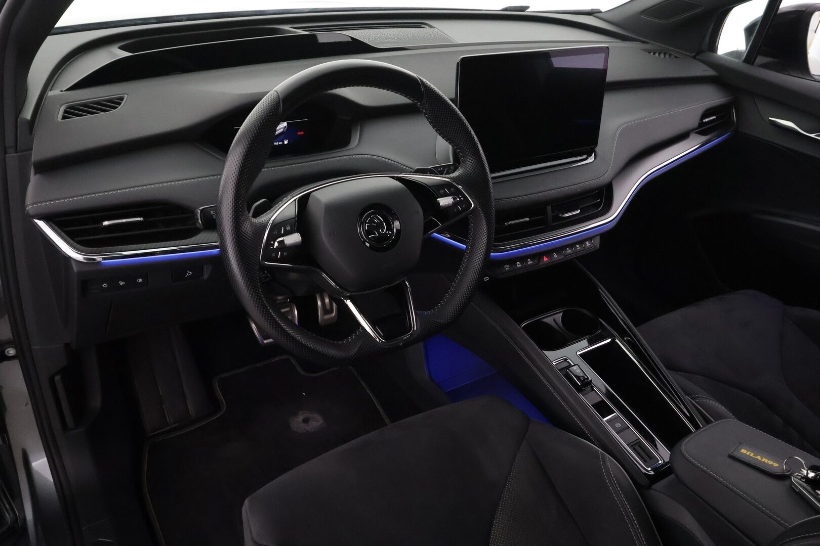 SKODA ENYAQ 2023 80 iV 204hv Sportline - | ACC | ILP | Koukku | HUD | Matrix | Muistipenkki | Canton | Nahka-alcantara | P.kamera | Ambient | Travel Assist | Side Assist | 2x renkaat aluin | 